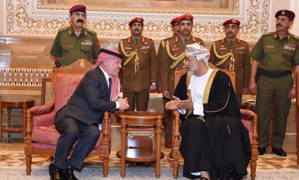 سلطان عُمان رابع زعيم خليجي يتباحث هاتفياً مع ملك الأردن