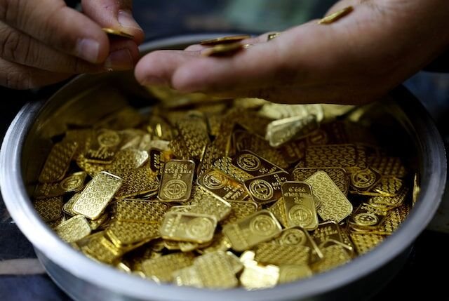 الذهب يواصل مكاسبه مع تراجع المخاوف بشأن رفع الفائدة