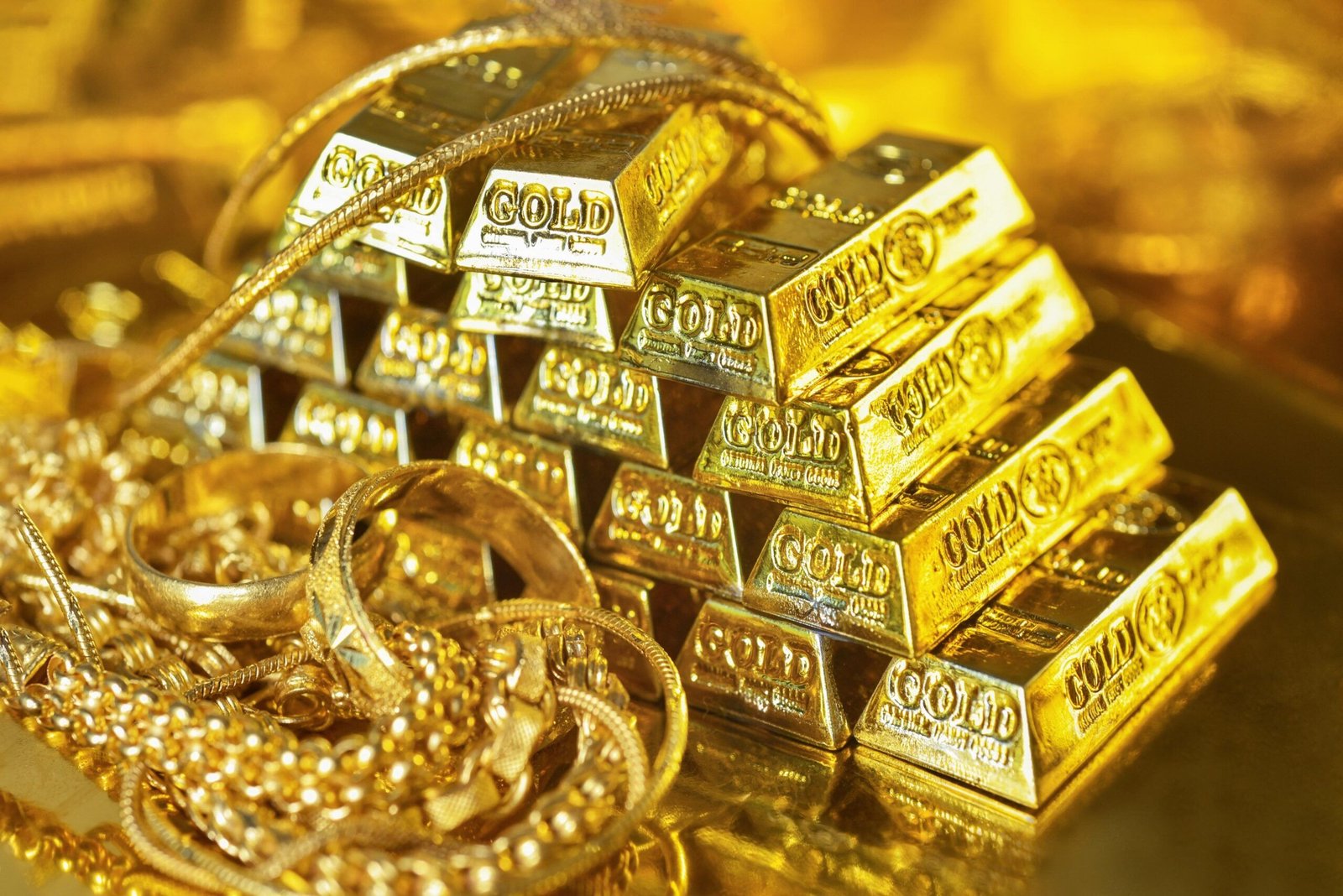 صعود الذهب إلى 4,646 دولار مع ترقب بيانات PCE وخطاب وورش