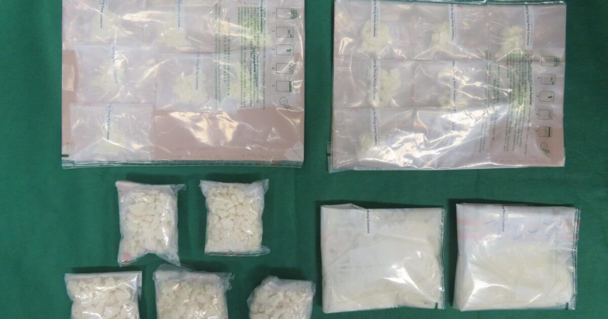 اكتشاف كوكايين ممزوج بمواد لاصقة وزنها 4.9 كلغ في حقيبتين بمطار بيروت