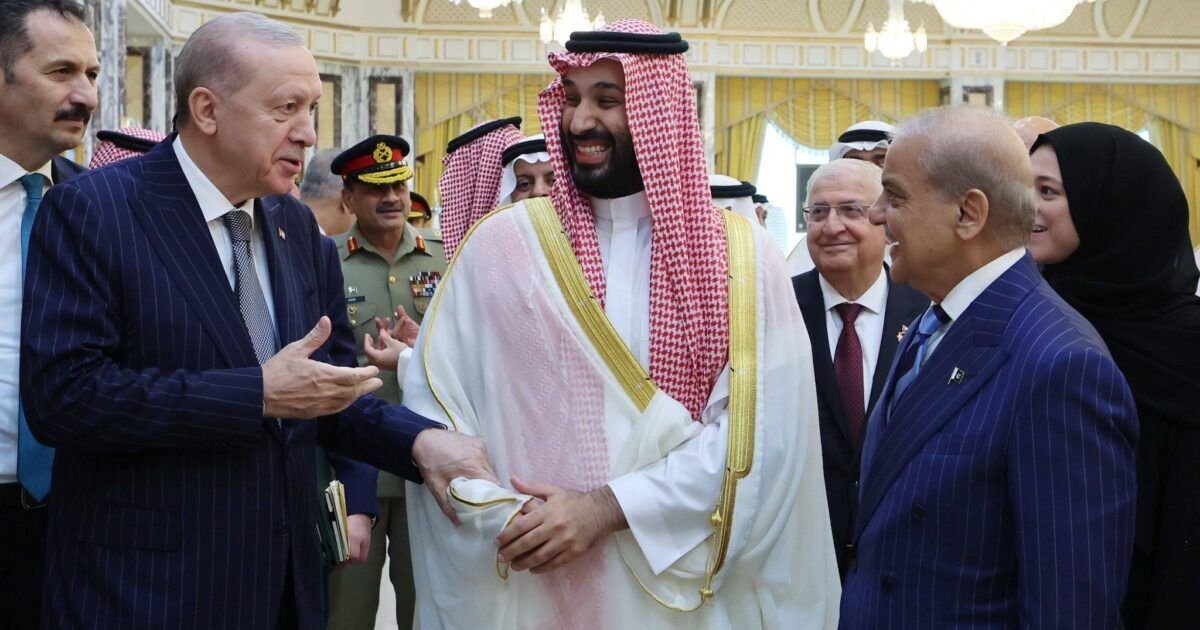 إسلام آباد تترك خيار التدخل في اتفاق مكة مفتوحاً وتدين هجمات الحوثيين