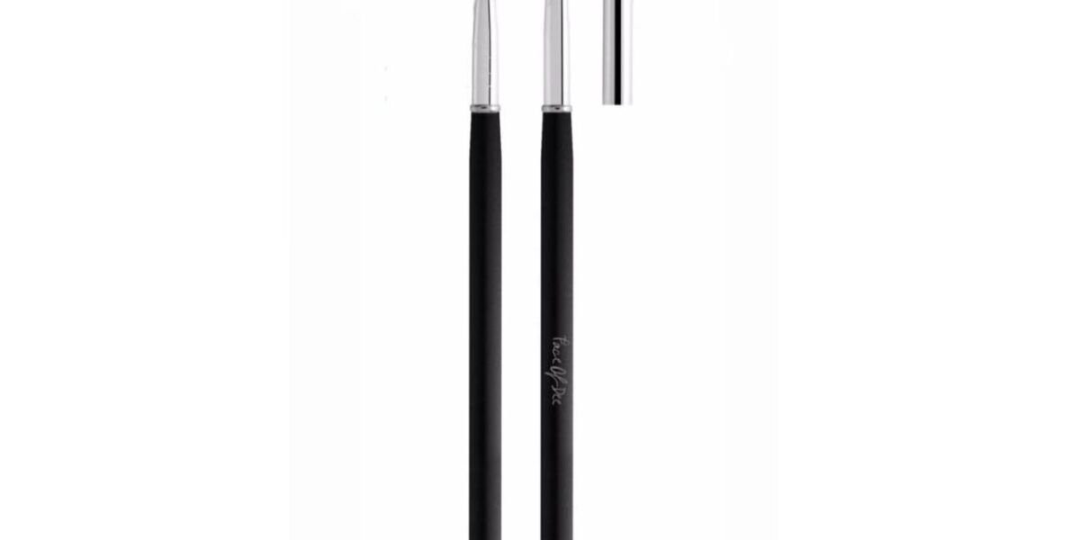 Tip and Blend Perfect Lips Brush من Face of Dee المنتج الأول في السوق الجمالية