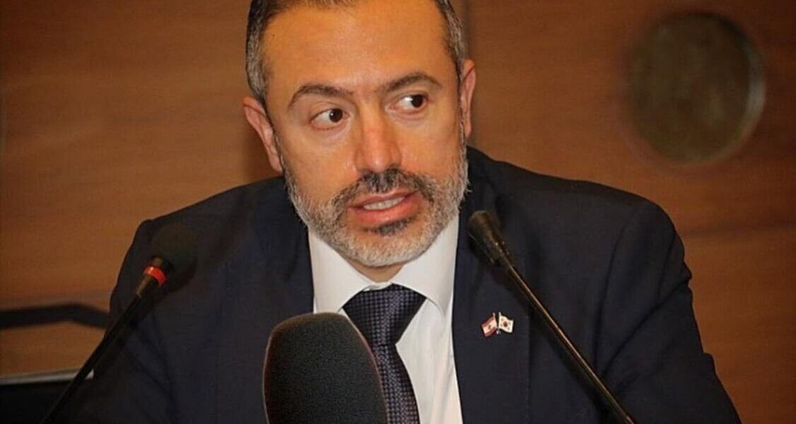 الدكتور Habib Zarifeh يشرح الإستراتيجية المعتمدة في إختيار لون الأسنان المناسب للمريض