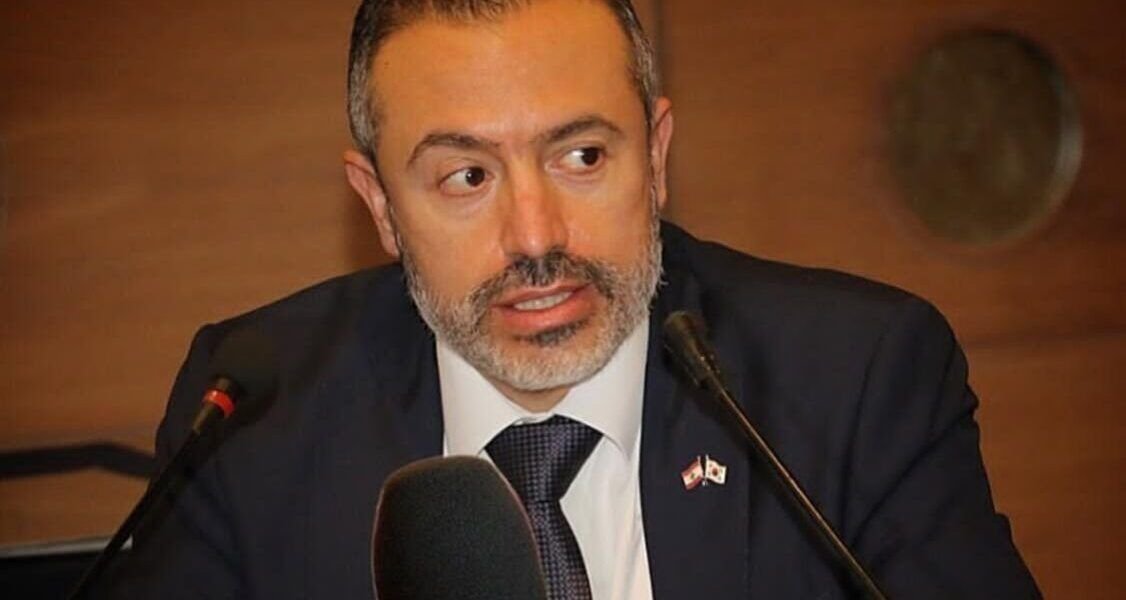 الدكتور حبيب ظريفه متخصص في معالجة طب الأسنان بالليزر