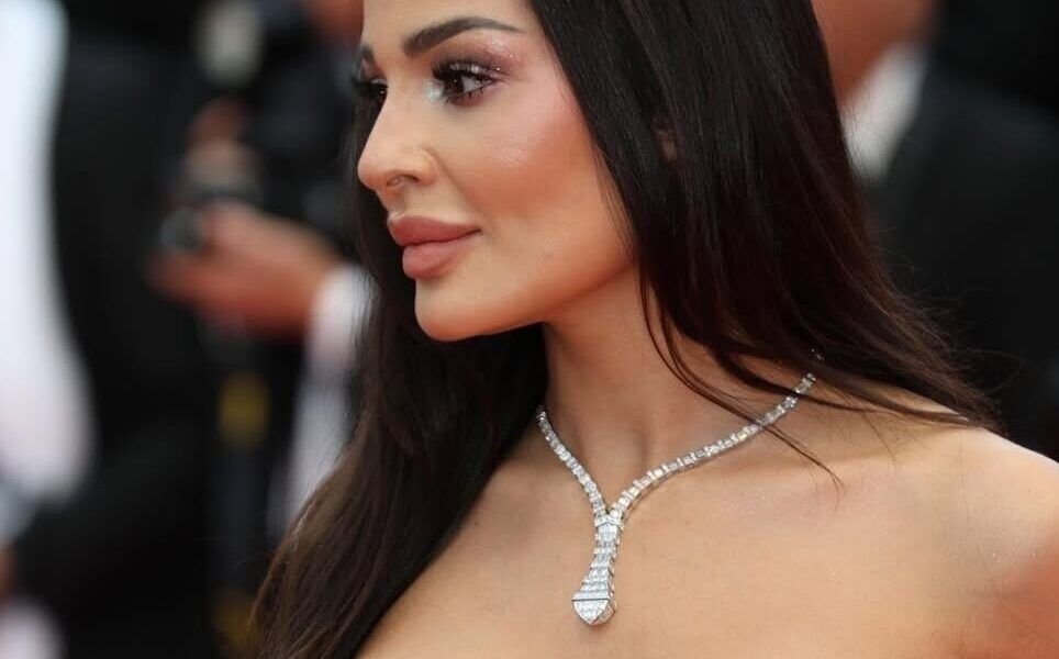 نادين نسيب نجيم تتألق بتوقيع عالمي وتُشعل مواقع التواصل