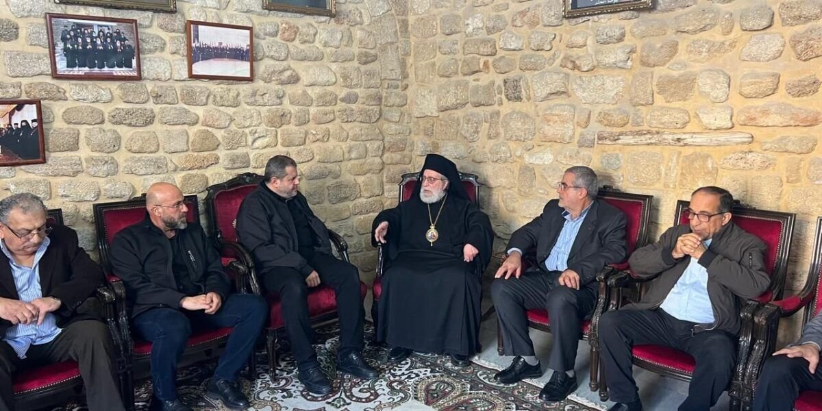 وفد من حزب الله هنأ المرجعيات الروحية المسيحية في صيدا بالميلاد